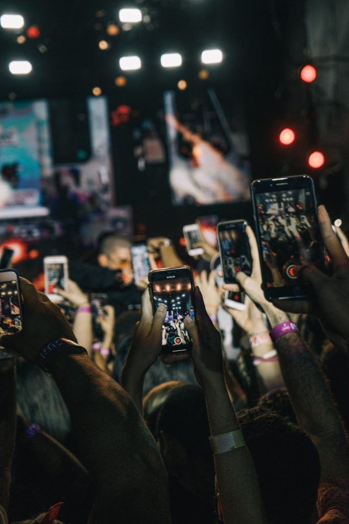Giovani e new media - Smartphone e adolescenti - Le nuove tecnologie possono costituire un grave rischio, per i più giovani.